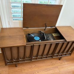MCM 1960s Sears Silvertone Console Radio Record Player 