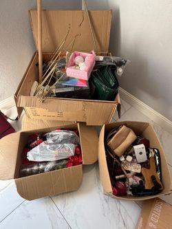 Mixed Lot of Assorted Household Items