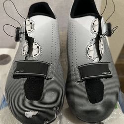 MENS SHIMANO RC7 SIZE 8.9 ROAD CYCLING SHOES