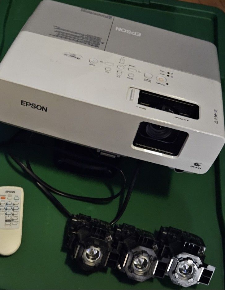 Epson Projector w/ 3 Backup Lamps And Mount