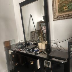 Dresser 6 Drawers And 2 Doors On The Sides