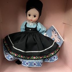 Madam Alexander Doll - Romania 