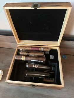 Classic Wooden Desktop Cigar Humidor - Budget Friendly / Great Starter