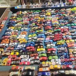 760 Hot Wheels And Matchbox Cars
