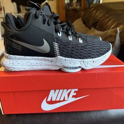 Nike Shoes Size 9.5