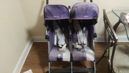 Twin Umbrella Scroller