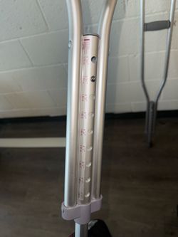 Adult crutches