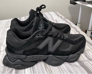 Brand new, never worn. Men’s Size 9. All-black colorway with a clean, modern look. Comfortable chunky sole and stylish everyday design. Please review 