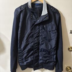 MENS AUTHENTIC TOMMY HILFIGER JACKET - SIZE LARGE - NAVY BLUE