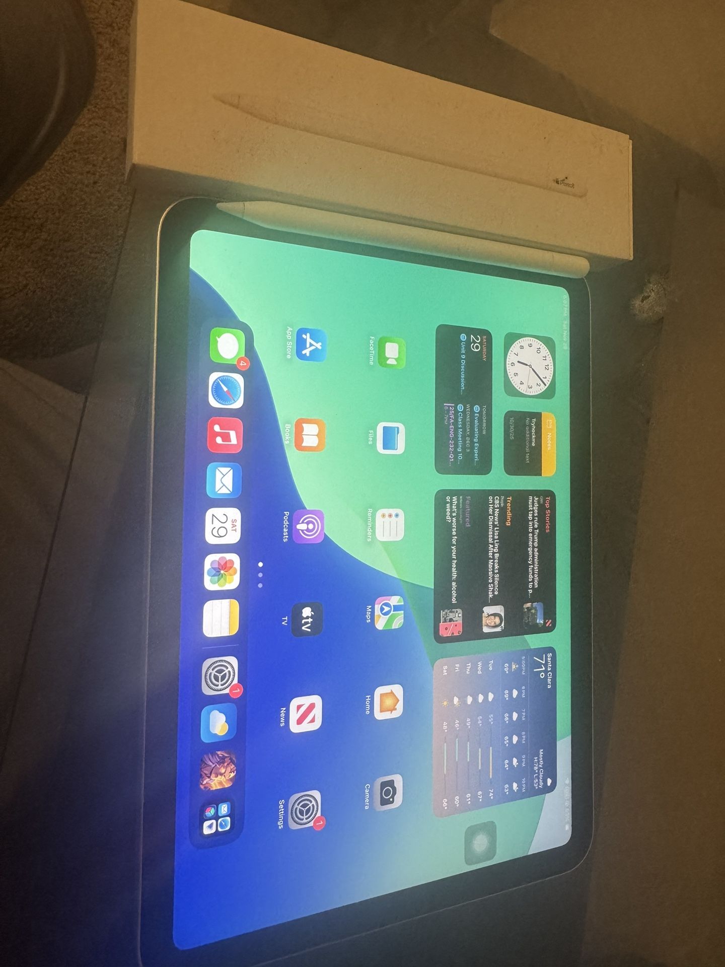 iPad 10th Generation w/ Apple Pencil