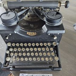 1928 Royal Antique Typewriter