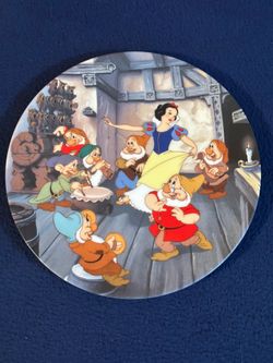 Vintage 1991 Disney’s Snow White "The Dance of Snow White and the Seven Dwarfs" Collector Plate.