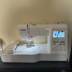 Embroidery Machine With 40 Threading Colors 