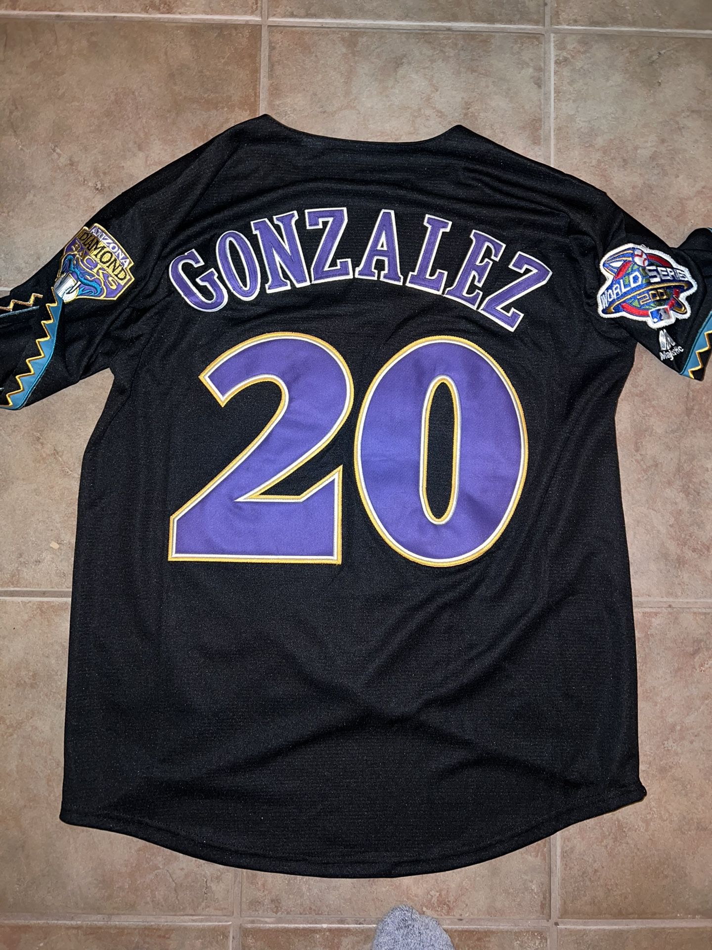 2001 Luis Gonzalez Signed Game Used Arizona Diamondbacks Jersey World  Series JSA