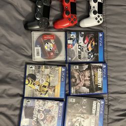 Ps4 With 3 Controllers And 6 Games