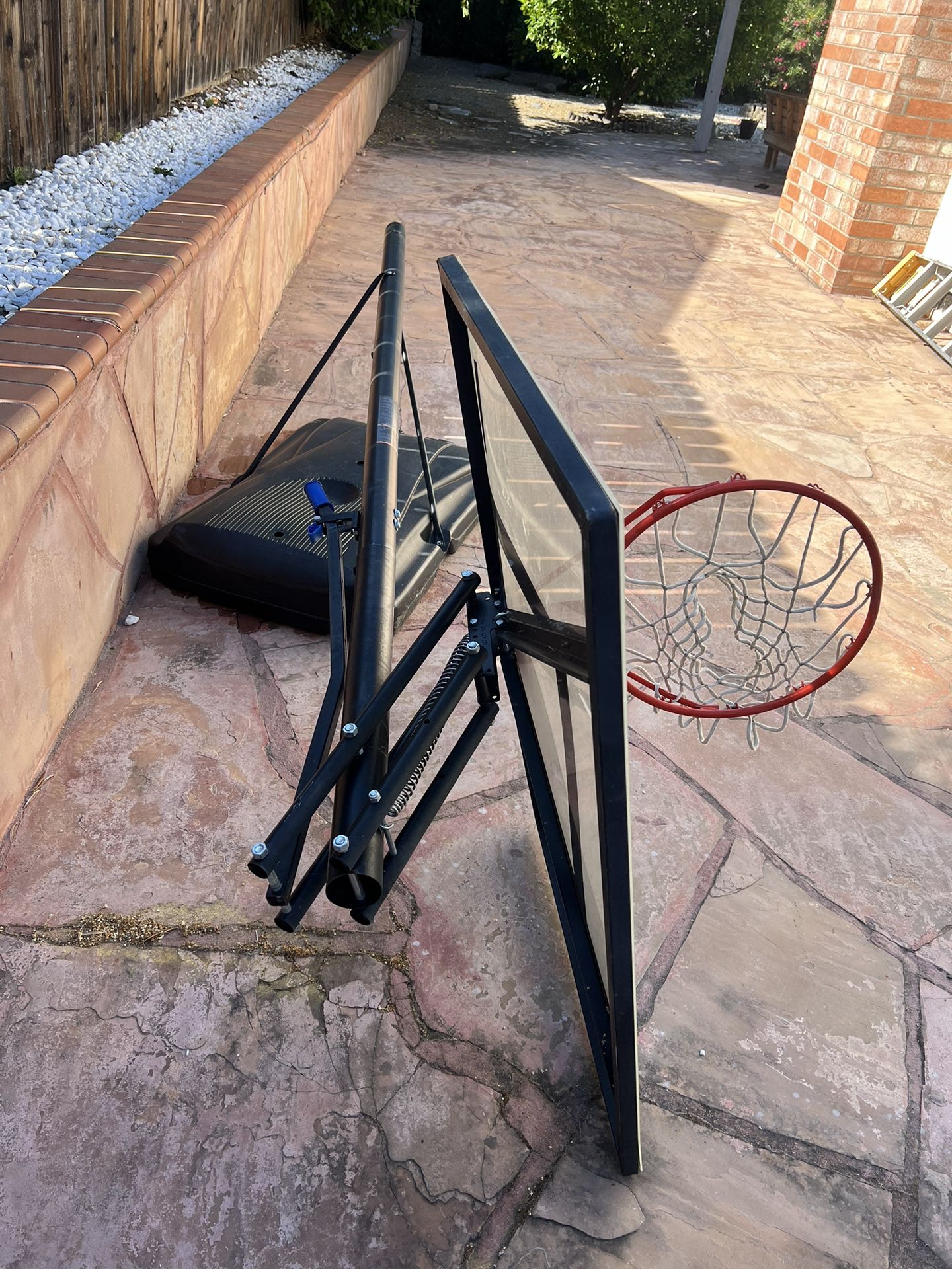 Free Basketball Hoop. Needs Repair 