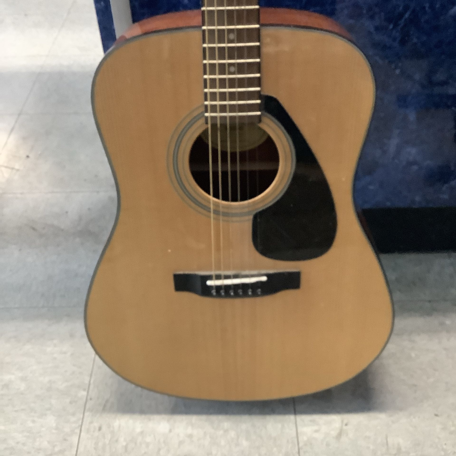 Yamaha Acoustic Guitar