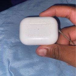 Airpods pro case used no airpods 