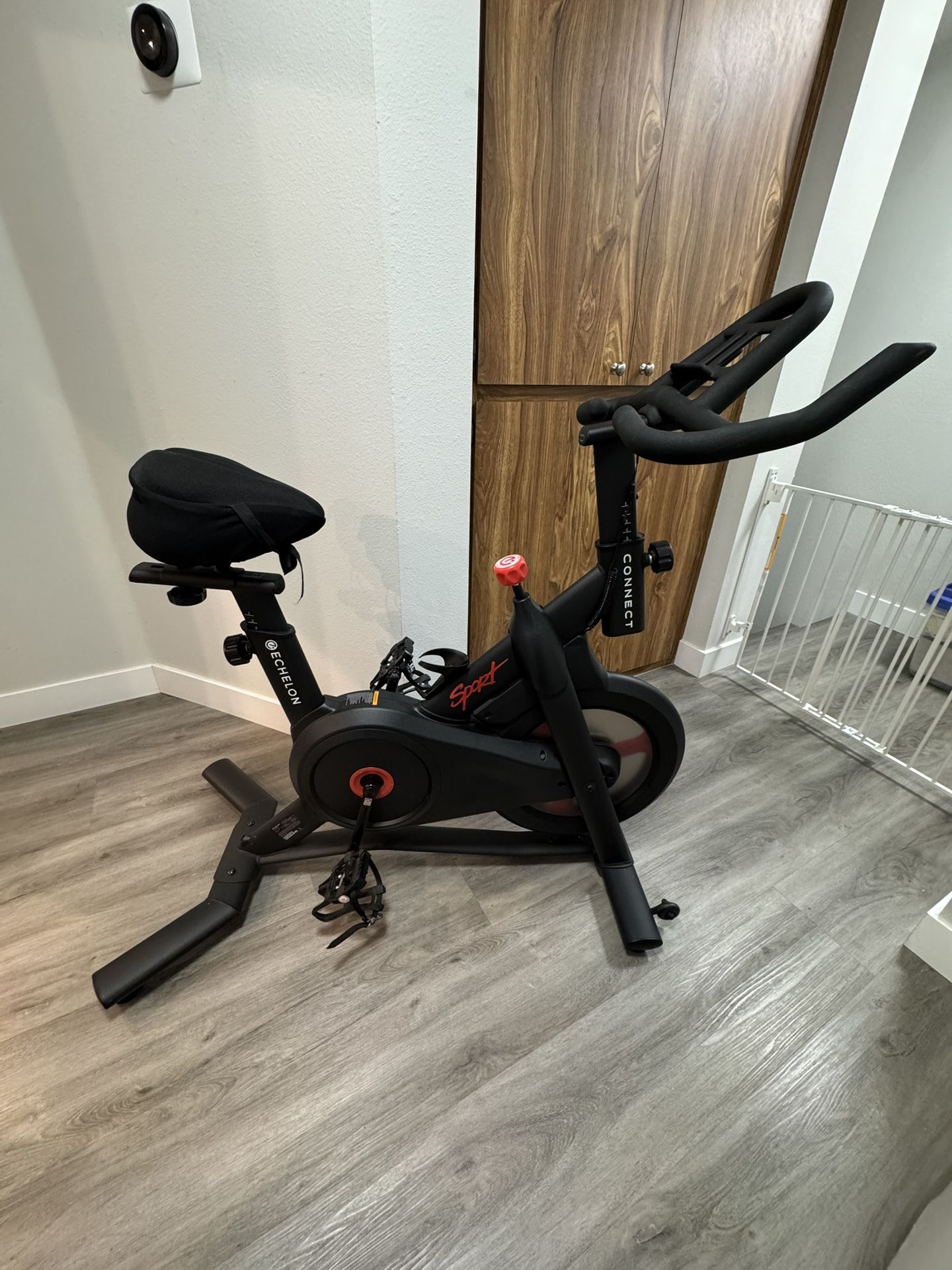 Echelon Connect Sport Indoor Cycling Exercise Bike