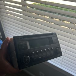 370z stock radio