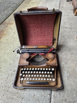 Old royal Typewrier