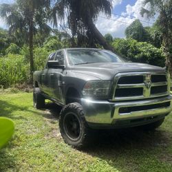 2013 Dodge Ram 2500 5.7 Liter Hemi Heavy Duty 