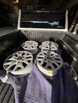 (4)2025 stock Toyota TACOMA 17” Rims and lugs