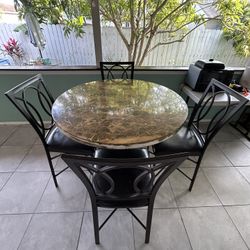 Set Of 4 Bar Stools With Table