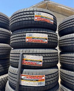 225/60/17 Arroyo Set de Tires con 50.000 millas de garantía