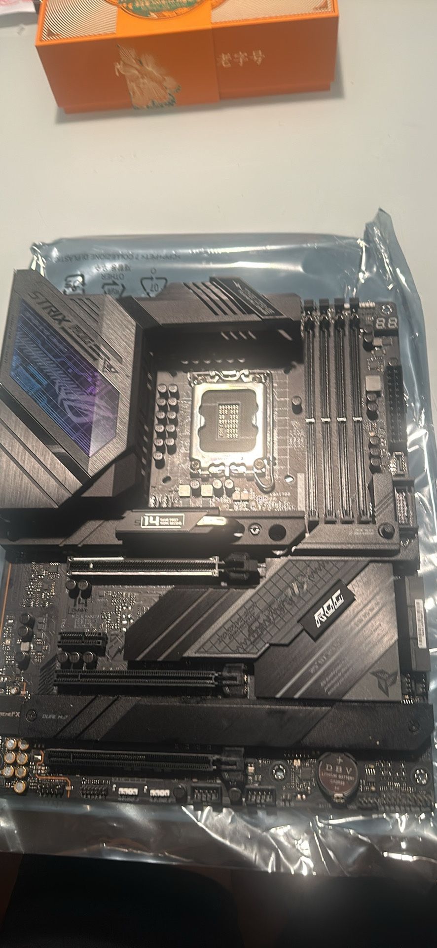 ASUS ROG Strix Z690-E Gaming WiFi 6E LGA 1700(Intel® 12th&13th&14th Gen)ATX gaming motherboard