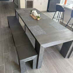 Dining room Table 