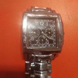 BLACK. AND. SLIVER   WATCH.    GE,NAVEN.  QUARATZ 