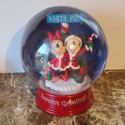 2007 Disney Mickey & Minnie North Pole Seasons Greetings Snow Globe With Music