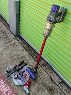 Dyson V11 Animal + Cordless Stick Vacuum Cleaner