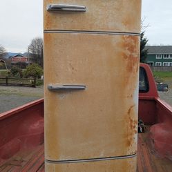 GE antique refrigerator/freezer