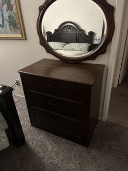 Dresser With Mirror