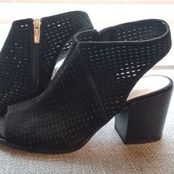 Black Vince Camuto Heels Size 7.5