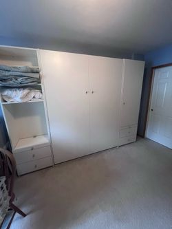 Queen size murphy bed
