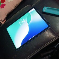 800$ iPad A16 wt Active Data  Service 