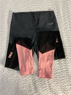 Victoria's Secret PINK leggings with black, gray, and pink color blocking #activewear #athleisure