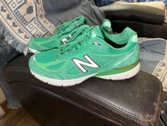 New Balance 990 Green Sneakers  size 9  almost  NEW