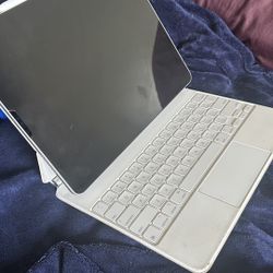iPad Pro 12.9”  w/ Magic Keyboard