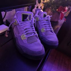 Retro Green Jordan 4's 6.5y Small Rip On The Side
