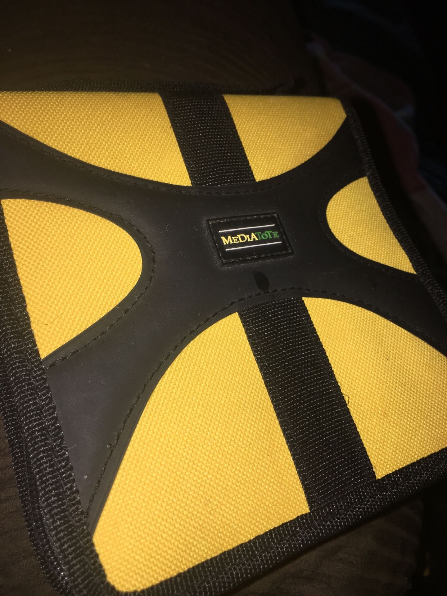 CDS 💿 carrying tote perfect for 24 CDs 💿