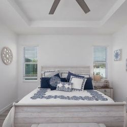 King Comforter & 10 Pillows