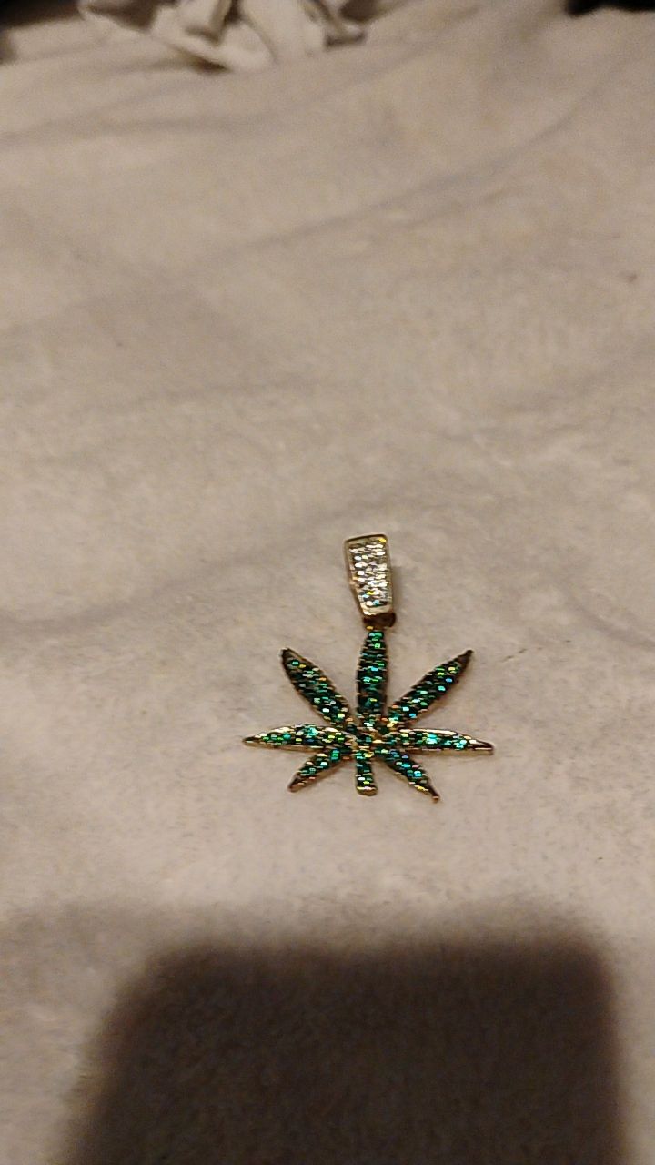 Leaf pendant