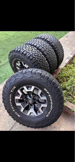 Toyota Tacoma 4Runner rims and 285/70/17 tires all terrain