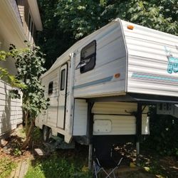 2004 23' Nash Trailer 