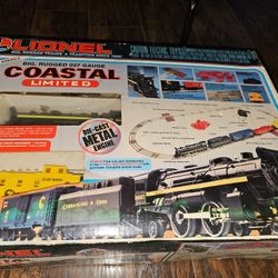 WOW!!  LIONEL ELECTRIC TRAIN!!