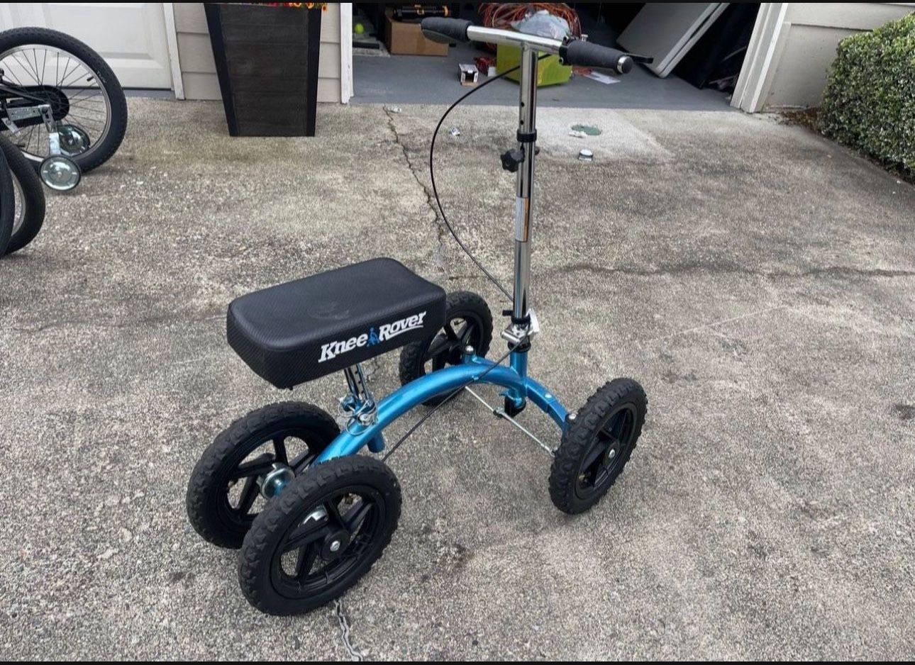 KneeRover QUAD All Terrain Knee Walker in Metallic Blue
